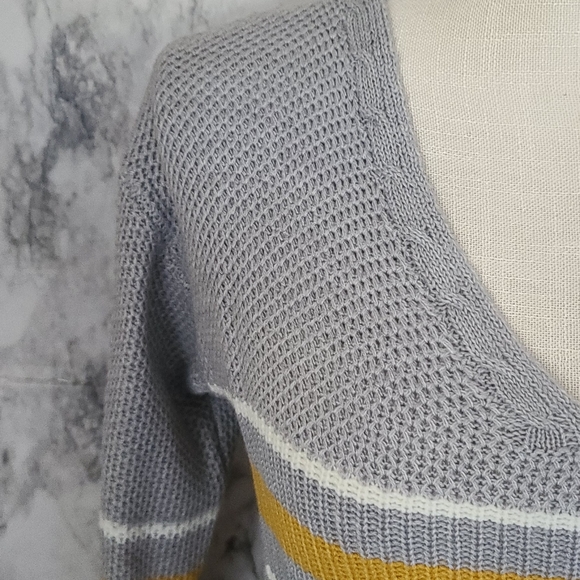 Tilly's Full Circle trends sweater size medium - Picture 2 of 6